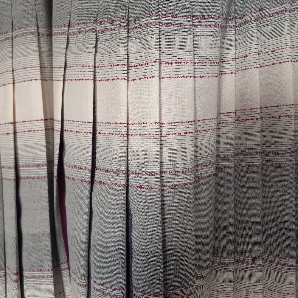 Pleated/Reversible Skirt - Picture 2 of 9